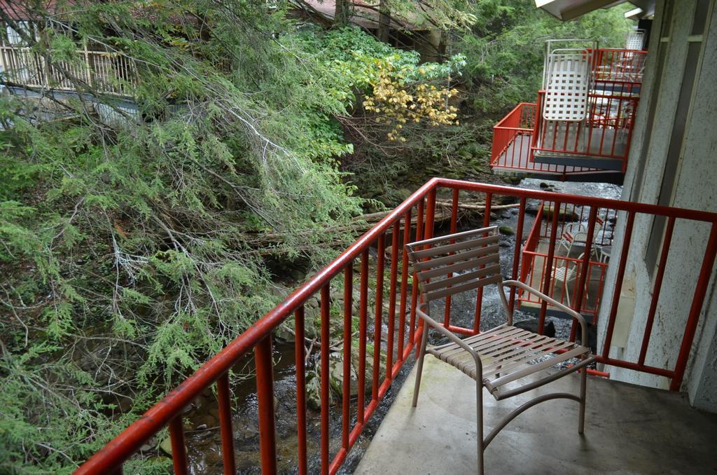 Zoders Inn&Suites Gatlinburg Exterior foto